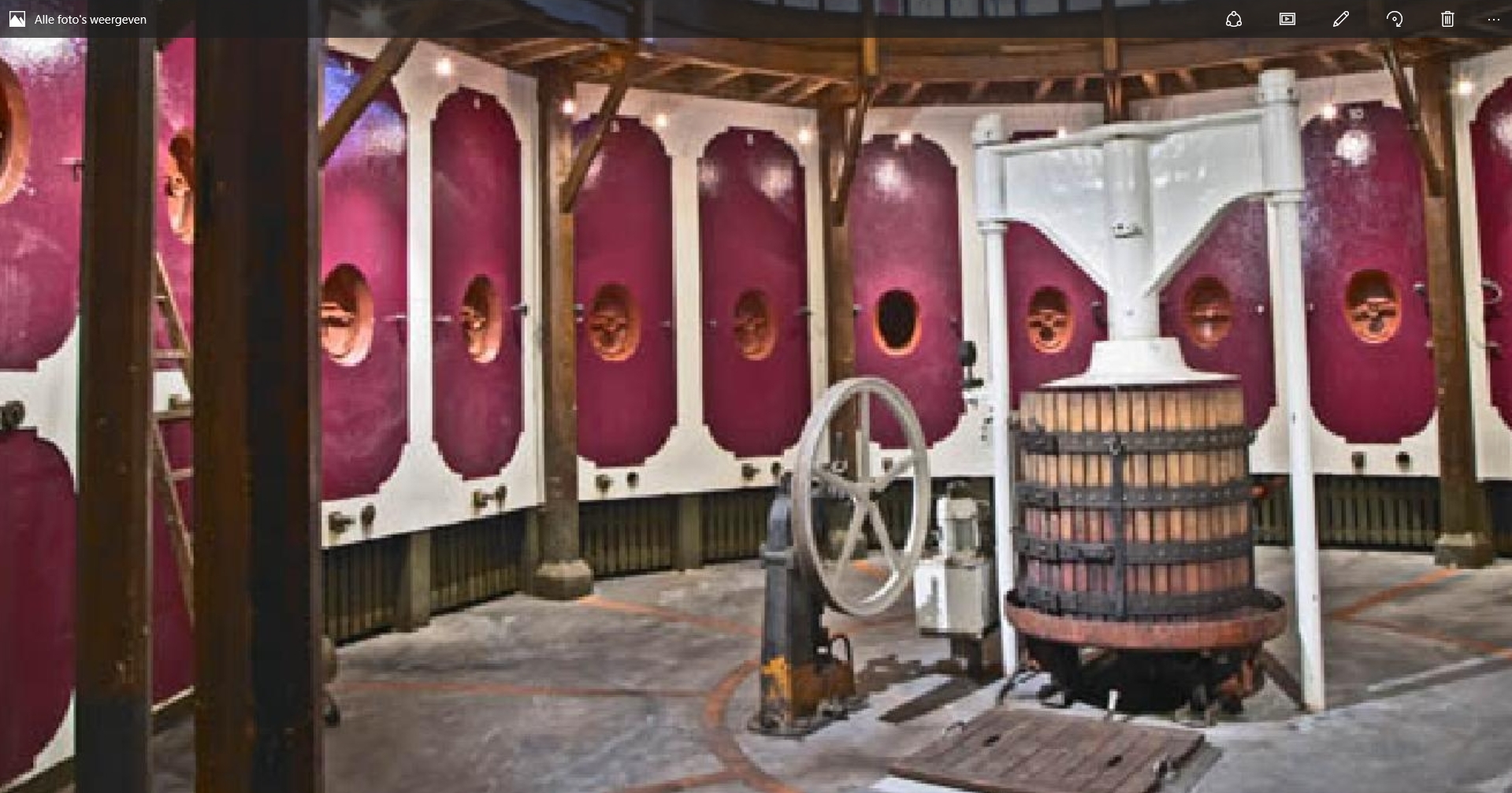 Le Château Bellefont-Belcier sous pavillon chinois. Le Château Bellefont-Belcier sous pavillon chinois.