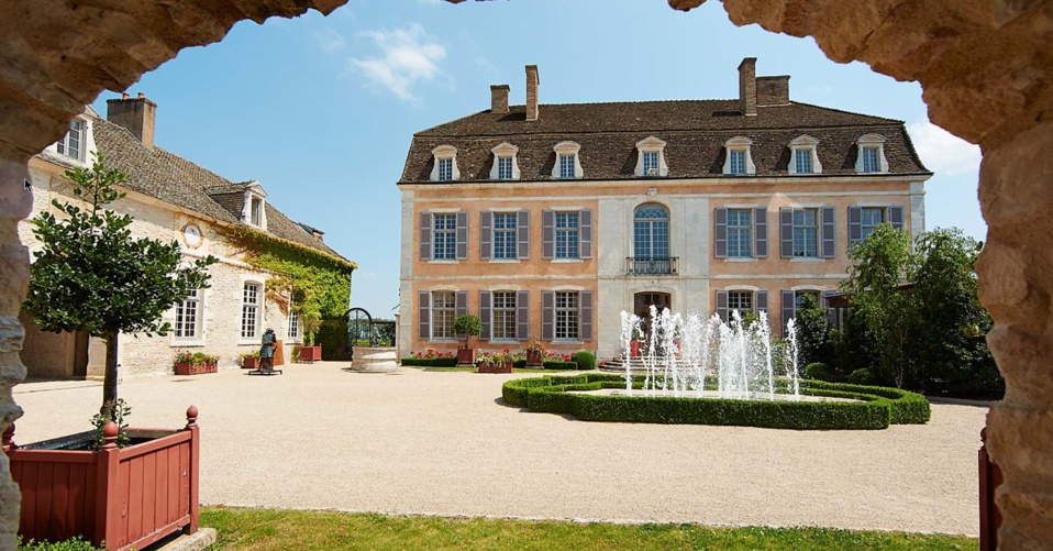 Le château de Pommard, désormais sous pavillon américain. Le château de Pommard, désormais sous pavillon américain.
