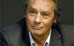 L'étiquette Delon, plus magique que l'étiquette des grands crus classés, lui rapporte la somme de 250 412 euros, soit plus de 2,5 fois la valeur estimée 